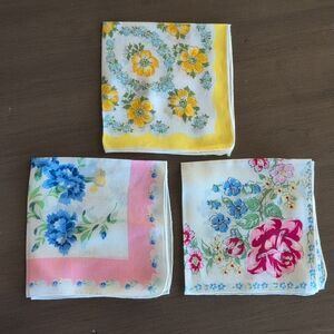 Vinrage Floral Handkerchief Set of 3